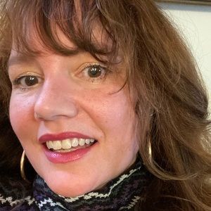 Meet your Posher, Lara